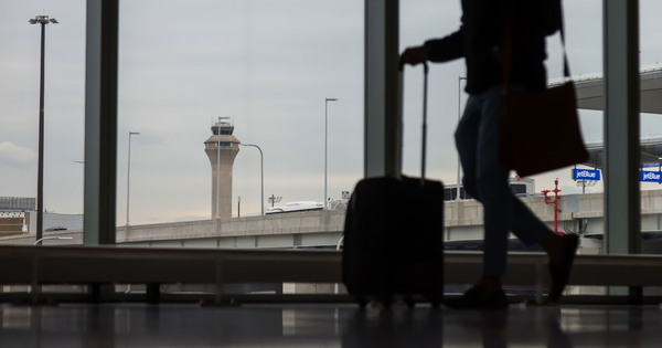 Mỹ cắt giảm 10% lưu lượng không lưu tại 40 sân bay lớn: Khủng hoảng hàng không vì chính phủ đóng cửa avatar1762490515787 17624905162381663314772png