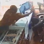 Ném ớt bột vào mặt chủ tiệm vàng để cướp, người phụ nữ nhận kết đắng avatar1762848911179 176284891159744835250 0 52 315 556 crop 17628489364551123590792jpg