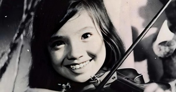 NSND Lan Hương "Em bé Hà Nội": Cãi mẹ theo nghệ thuật, U70 viên mãn bên chồng avatar1762910662423 1762910662768565166279 0 0 271 517 crop 1762910764355451521318jpeg