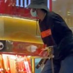 Người đàn ông cầm súng cướp số vàng trị giá 2,7 tỷ đồng avatar1762919327568 17629193279871216888595 0 79 315 583 crop 1762919345113152554293jpg