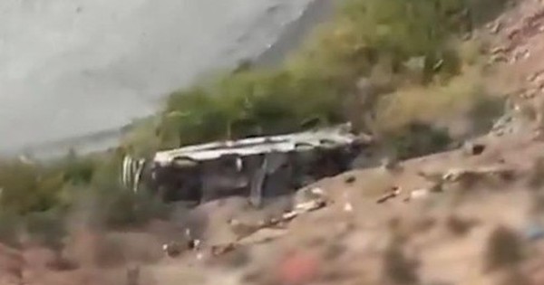 Xe buýt lao xuống vực sâu khiến 37 người tử vong thương tâm avatar1763019141199 17630191415081466994754 0 44 315 548 crop 17630191606951726595781jpg