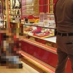 Xông vào cướp tiệm vàng, khi biết không thể chạy thoát, nghi phạm làm 1 việc khiến tất cả đều sững sờ avatar1763019969815 17630199703031969804724 37 0 378 545 crop 1763019984564425788384jpeg