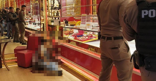 Xông vào cướp tiệm vàng, khi biết không thể chạy thoát, nghi phạm làm 1 việc khiến tất cả đều sững sờ avatar1763019969815 17630199703031969804724 37 0 378 545 crop 1763019984564425788384jpeg