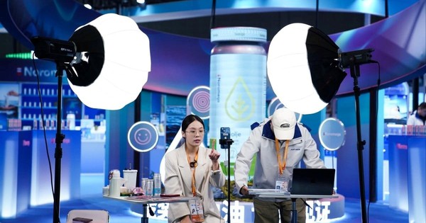 Thất nghiệp, giới trẻ Trung Quốc rải CV săn việc tại nơi không ngờ tới, vừa có thêm thu nhập, vừa mở rộng quan hệ avatar1763027503491 1763027503970705599118jpg