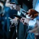 Người lớn tuổi chia sẻ tin giả nhiều hơn không phải vì thiếu hiểu biết, mà vì... avatar1763027587850 17630275881691998297078jpg