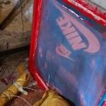 Đột kích một trung tâm mua sắm sầm uất, cảnh sát thu giữ loạt sản phẩm nhái thương hiệu Nike, Puma, quần áo, máy khâu,... số lượng lớn, tổng giá trị hơn 14 tỷ đồng avatar1763095280169 17630952807581898649011png