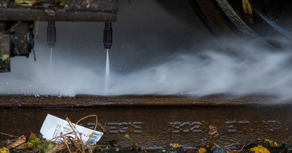 Vì sao chất thải trong nhà vệ sinh tàu hỏa từng được xả thẳng xuống đường ray? Sự thật ít ai ngờ tới avatar1763099579312 17630995800231217152856 0 69 797 1344 crop 17630996033461845282944jpg