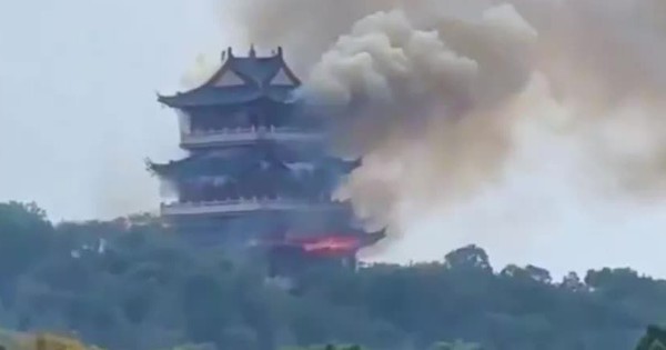Cháy chùa ở Trung Quốc: Người dân cách nhiều km kể khoảnh khắc phát hiện lửa, xác định nguyên nhân ban đầu avatar1763099688154 176309968880879093217 0 93 522 928 crop 1763099716127502555411jpg