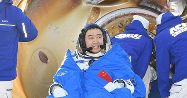 Trở về Trái đất sau 204 ngày ở ngoài vũ trụ rồi mắc kẹt vì 1 mảnh rác, phi hành gia thốt lên 3 câu đáng suy ngẫm avatar1763340862042 17633408630741354612194 48 86 315 513 crop 1763340875179241200771png