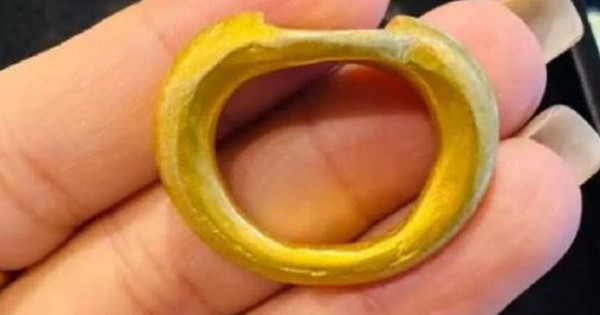 Mang chiếc nhẫn cổ đi kiểm tra, cô gái sốc nặng khi biết giá trị avatar1763344788354 17633447888871914063820 0 49 315 553 crop 17633448157131817566668jpg