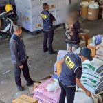 Một thiếu tướng chỉ huy cuộc đột kích, tóm gọn đường dây sản xuất hóa chất nông nghiệp giả, tịch thu loạt thuốc diệt cỏ, thuốc trừ sâu không giấy phép avatar1763427543827 1763427544086419960638jpg