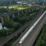 Chưa từng có: Đường sắt cao tốc 350 km/h đi xuyên hang động, hàng trăm cột đá sắc nhọn được AI đào hầm, sắp thay đổi hoàn toàn công nghệ xây dựng avatar1763609394718 17636093950731701465039png