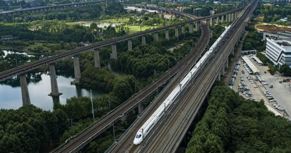 Chưa từng có: Đường sắt cao tốc 350 km/h đi xuyên hang động, hàng trăm cột đá sắc nhọn được AI đào hầm, sắp thay đổi hoàn toàn công nghệ xây dựng avatar1763609394718 17636093950731701465039png