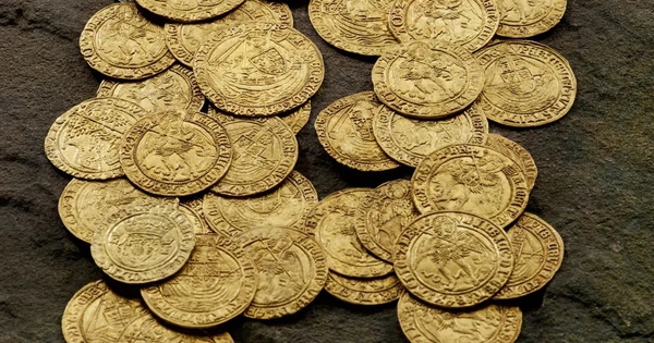 2 vợ chồng đào được số tiền vàng trị giá 16 tỷ đồng trong vườn avatar1763887079982 1763887080203195160352jpg