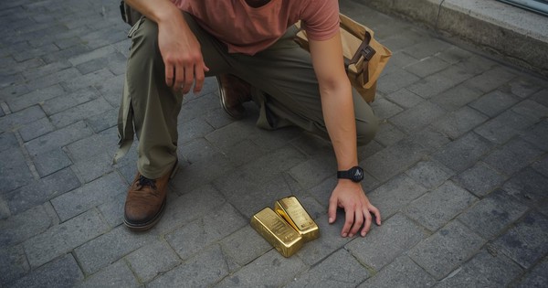 Phát hiện thỏi vàng hơn 2 kg trị giá gần 7,4 tỷ đồng trên đường khi đang đi ship hàng avatar1763977684660 17639776851261651940566jpg