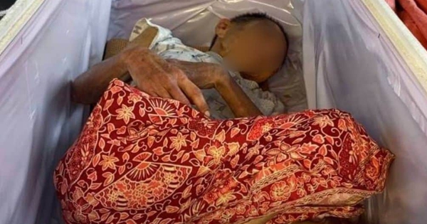 Đang đưa quan tài đi hỏa táng thì nghe thấy tiếng gõ từ bên trong, mở ra tất cả đều sững sờ avatar1764046309007 17640463094101981140938 0 112 628 1117 crop 1764046320148253569297jpg