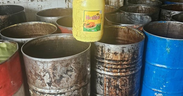 Đột kích một cơ sở, công an triệt phá đường dây sản xuất dầu ăn giả hết hạn, tịch thu nhiều can 20 lít, thùng phuy và bao bì đóng gói tại Kenya avatar1764047344017 17640473442992099463737jpg