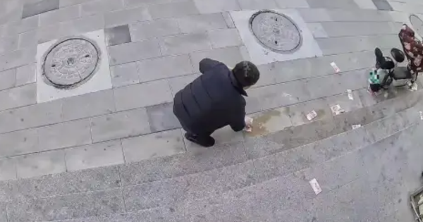 Gần 200 triệu bị gió thổi bay, cảnh tượng chỉ sau 1 phút khiến chủ sở hữu bật khóc avatar1764147905474 17641479058331919179157png