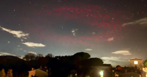 Quầng sáng đỏ “giống UFO” 2 lần hiện ra trên bầu trời Ý avatar1764477721087 17644777213521591987404jpg
