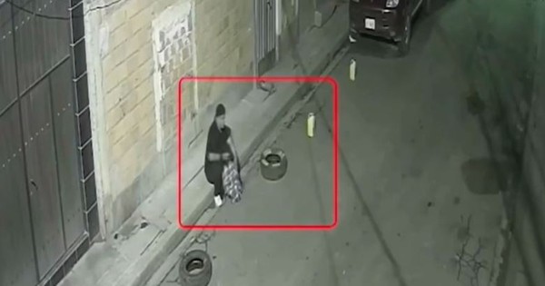 Người đàn ông bỏ rơi con gái mới sinh trên phố avatar1764479651163 17644796513761430492572jpg