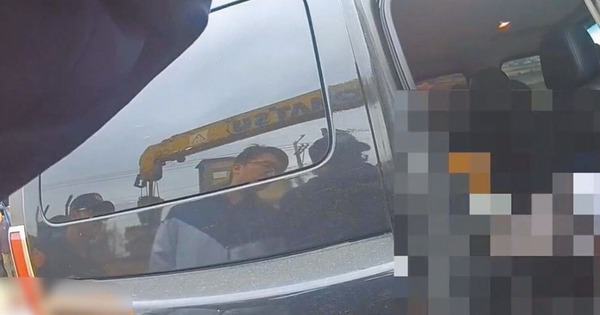 Ngửi thấy mùi hôi phía sau ô tô, tài xế quay đầu lại xem thì sốc nặng avatar1764496491118 1764496491432557741567jpg