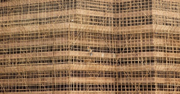 Dựng lại hiện trường: Giàn giáo tre dày như mạng nhện trở thành mồi lửa khiến chung cư của hơn 4.000 cư dân thành ngọn đuốc sống avatar1764563052680 17645630534491911380031jpg