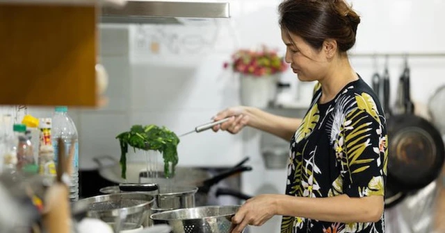 Cụ ông 90 tuổi qua đời, để lại toàn bộ tài sản cho con trai người giúp việc: Con gái Cụ ông 90 tuổi qua đời, để lại toàn bộ tài sản cho con trai người giúp việc: Con gái