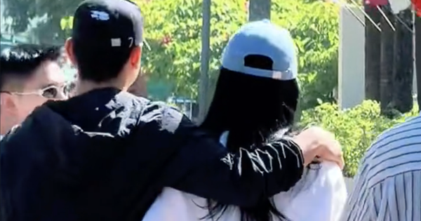 Hoa hậu Việt bị "tóm" hẹn hò trai trẻ, ôm ấp sát rạt không chút e dè avatar1764746905560 17647469070721084558151 0 0 880 1683 crop 17647469249631388599824png