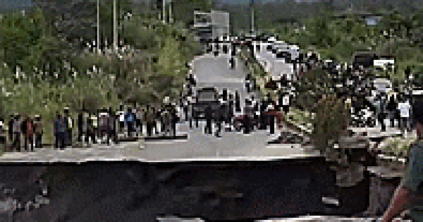 Video "hố tử thần” sụt lún khủng khiếp, bẻ gãy đường cao tốc ở Indonesia avatar1764911022993 17649110233631942824762png