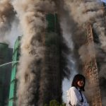 Hong Kong đồng loạt gỡ lưới che công trình sau vụ cháy chung cư kinh hoàng avatar1764921309801 17649213102701095532076jpg