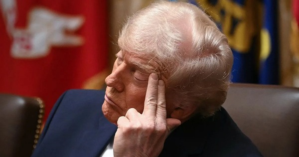 Ông Trump lặp lại một hành động trong cuộc họp nội các cuối cùng trong năm, Nhà Trắng lên tiếng avatar1765019706121 17650197064391725960907jpg