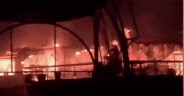 Clip kinh hoàng ghi lại vụ cháy hộp đêm khiến ít nhất 25 người thiệt mạng avatar1765093656944 17650936612891516994014gifpng