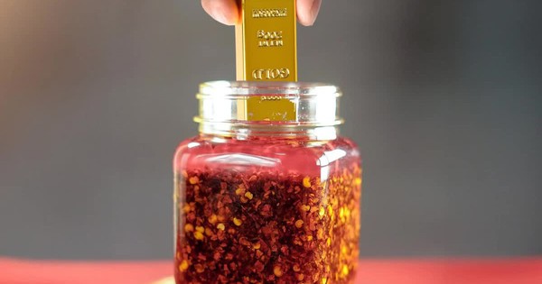 Phát hiện 2 thỏi vàng trong lọ tương ớt gửi ship đồ, cảnh sát sốc vì mục đích thật phía sau avatar1765096247986 17650962481801482844218 23 0 773 1200 crop 17650962663021212570047jpg