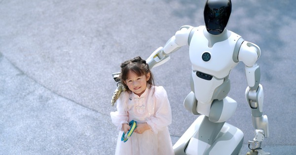 Robot trông trẻ đã xuất hiện, ngày càng thông minh hơn và mở ra kỷ nguyên mới của cuộc sống gia đình avatar1765177456750 17651774571842013061568jpg