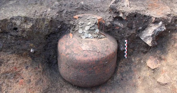 Phát hiện 3 chiếc bình chứa "kho báu" khổng lồ chôn dưới sàn nhà avatar1765185248391 17651852488621266682666jpg