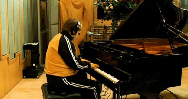 Danh ca tính cát xê 35 tỷ "cắt cổ" cho 1 tiếng hát ở đám cưới ái nữ tỷ phú? avatar1765248164604 17652481656611524339753 27 8 372 667 crop 17652481899042109424901gifpng