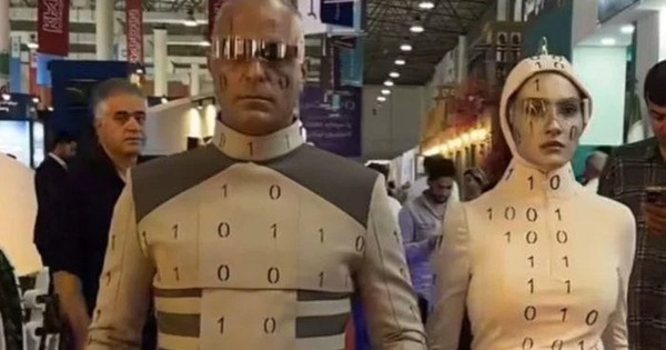 Chuyện thật như đùa tại Iran: Robot hình người cao cấp tại triển lãm công nghệ bị bóc mẽ là người thật đóng giả avatar1765255424702 1765255425264954520941jpg