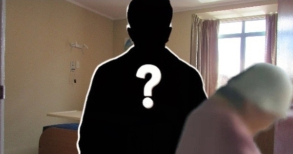 Điều tra khẩn nam diễn viên nổi tiếng ngược đãi người mẹ bị lẫn, chiếm đoạt lương hưu của bà avd1 1737197331118784581638 0 0 352 672 crop 1737197372274534297785jpg