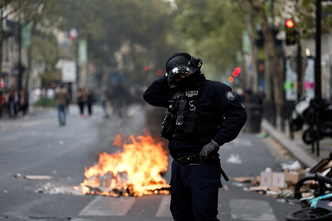 Giới trẻ biểu tình trên khắp nước Pháp, hàng trăm người bị bắt- Ảnh 2.