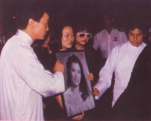 Bí ẩn về cái chết của Ông Mỹ Linh sau 20 năm: Bác sĩ pháp y tiết lộ những vết kim tiêm bất thường trên cơ thể- Ảnh 4.