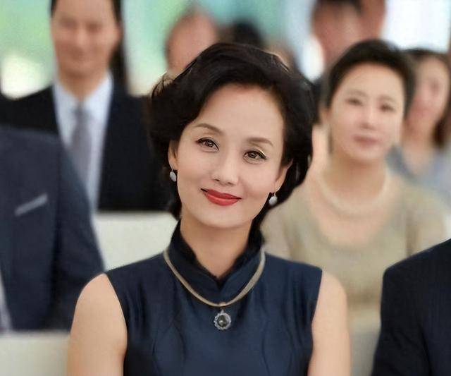 4 quý bà màn ảnh Hoa ngữ: Đẹp từ thần thái, sang từ cốt cách, không ai