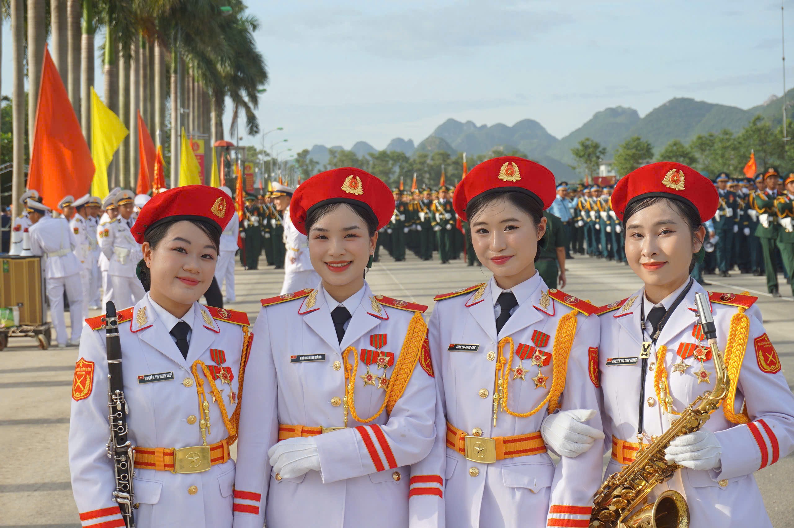 Chiến sĩ xinh đẹp khối Quân nhạc là TikToker nổi tiếng - 12