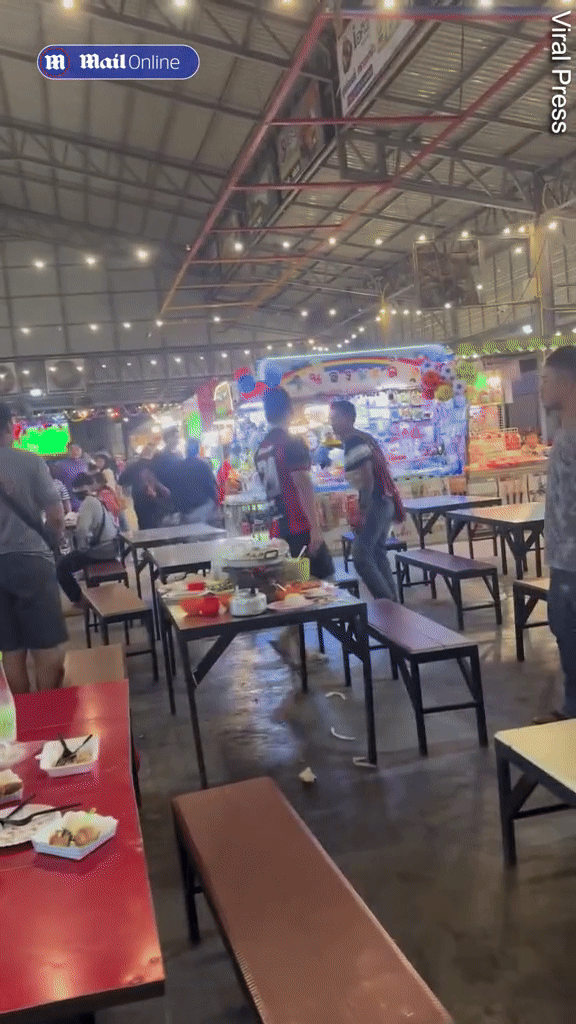 Bắt quả tang vợ đi chơi với nhân tình, chồng ngỡ ngàng phát hiện vợ đang qua lại với 2 người đàn ông khác- Ảnh 1. Bắt quả tang vợ đi chơi với nhân tình, chồng ngỡ ngàng phát hiện vợ đang qua lại với 2 người đàn ông khác- Ảnh 1.