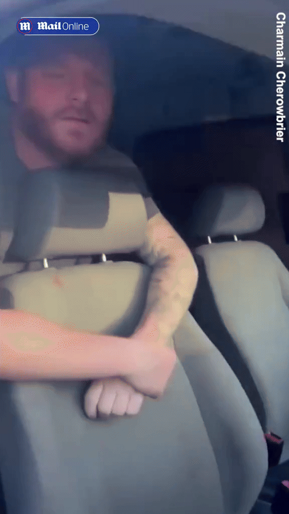 Bị vợ bắt quả tang đang ngoại tình trên xe tải, câu nói sau đó của người chồng khiến cõi mạng