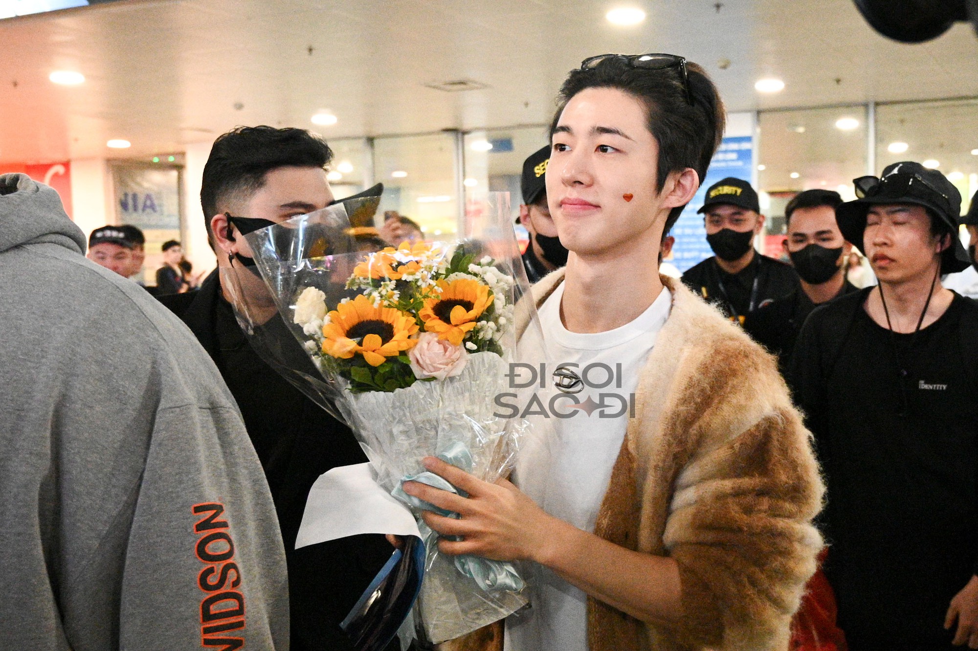 Trọn chùm ảnh nét căng B.I cực điển trai đổ bộ Việt Nam, sẵn sàng Trọn chùm ảnh nét căng B.I cực điển trai đổ bộ Việt Nam, sẵn sàng