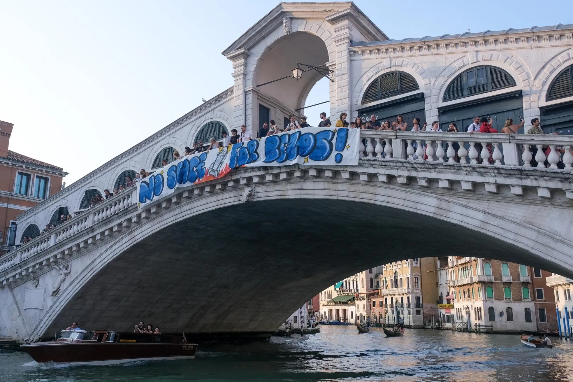 Đám cưới tỷ phú Amazon gây chia rẽ- Ảnh 3.