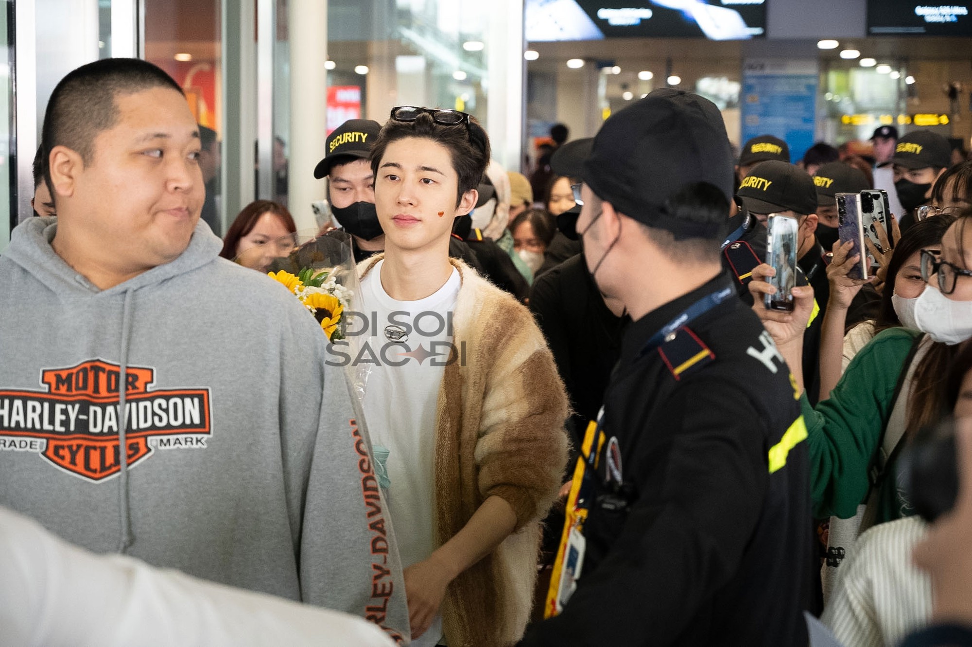 Trọn chùm ảnh nét căng B.I cực điển trai đổ bộ Việt Nam, sẵn sàng Trọn chùm ảnh nét căng B.I cực điển trai đổ bộ Việt Nam, sẵn sàng