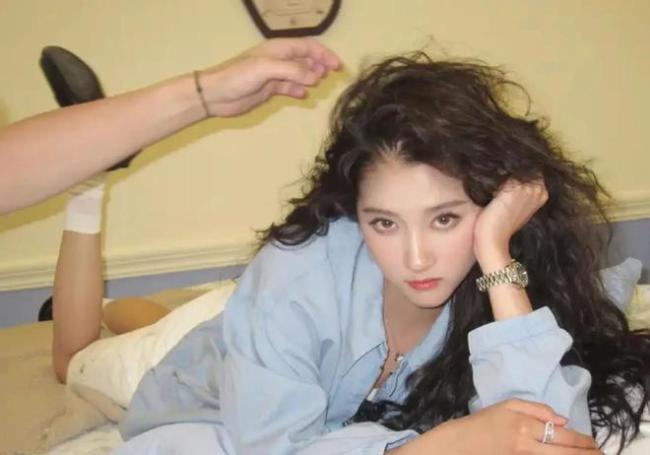 “Em gái quốc dân” khoe sắc cực phẩm nhưng bị bạn trai ghẻ lạnh: Tin đồn lén sinh con mới sốc nhất!- Ảnh 2. “Em gái quốc dân” khoe sắc cực phẩm nhưng bị bạn trai ghẻ lạnh: Tin đồn lén sinh con mới sốc nhất!- Ảnh 2.