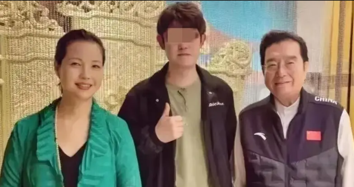 Quý tử sao Cbiz gây choáng vì đánh giáo viên, ở tù 10 năm vì tội tình dục- Ảnh 9. Quý tử sao Cbiz gây choáng vì đánh giáo viên, ở tù 10 năm vì tội tình dục- Ảnh 9.