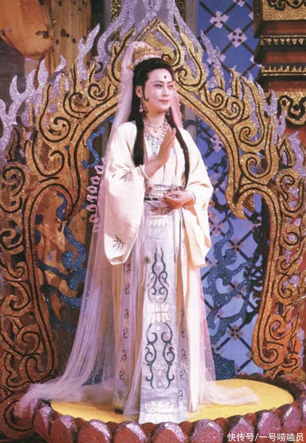 “Quan Âm Bồ Tát” được công chúng quỳ lạy, thờ cúng liên tục gặp chuyện lạ- Ảnh 3. “Quan Âm Bồ Tát” được công chúng quỳ lạy, thờ cúng liên tục gặp chuyện lạ- Ảnh 3.